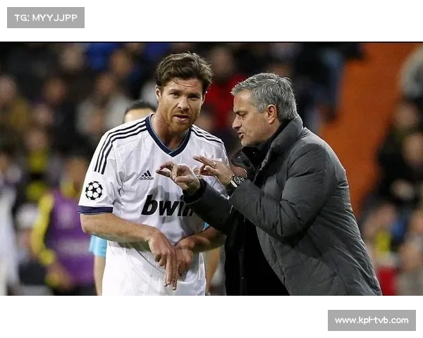 本菲卡2-0力克那不勒斯，穆里尼奥战术完胜孔蒂